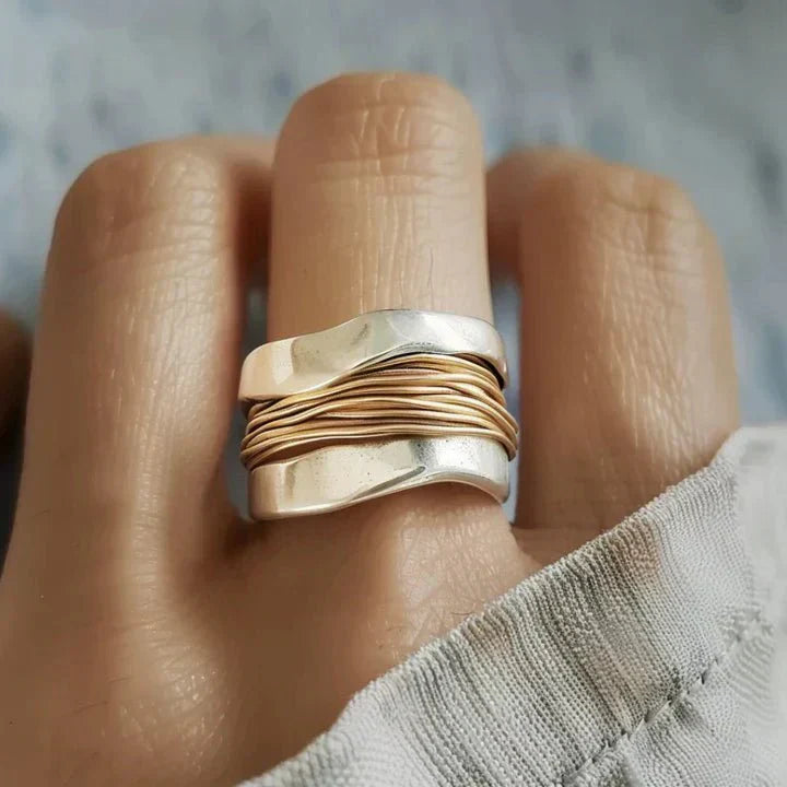 Miriam | Silver ring with gold thread